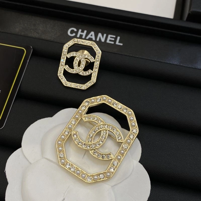 Bold Chxnxl Brooches 292796