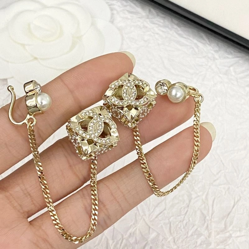 Comfortable Chxnxl Earrings 291725