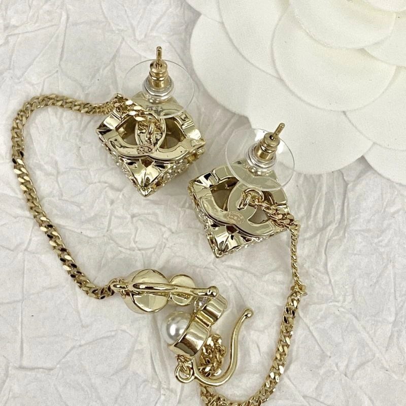 Comfortable Chxnxl Earrings 291725