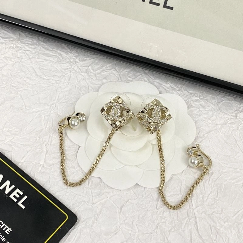 Comfortable Chxnxl Earrings 291725