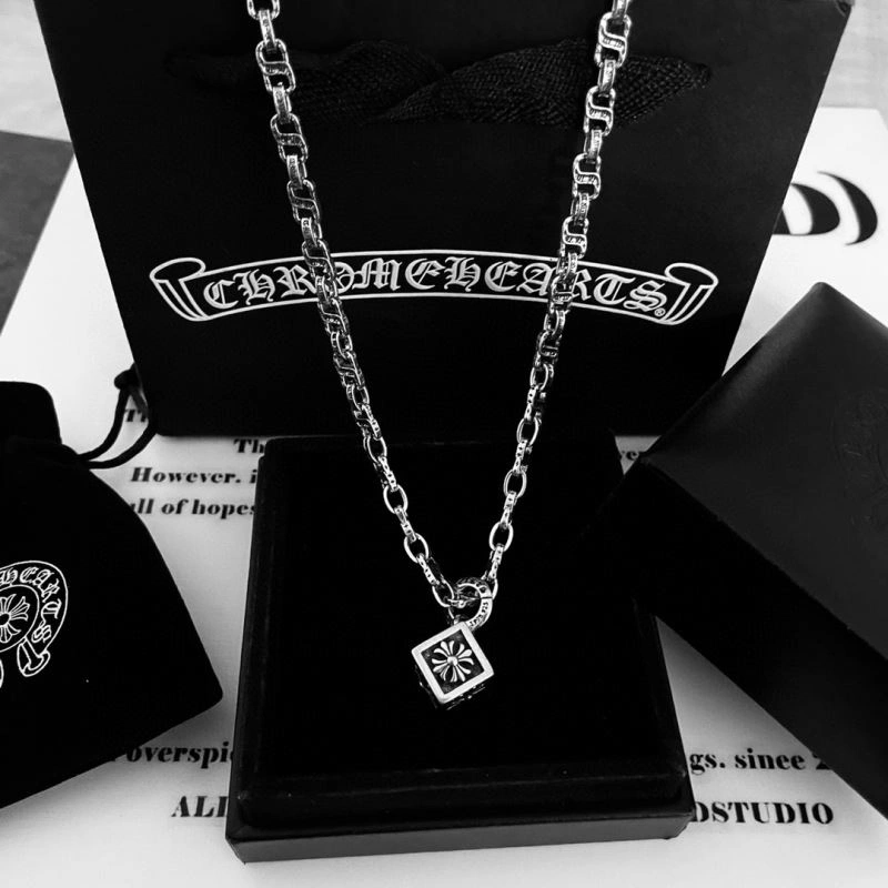 Fashionable Chrxmx Hxxrts Necklaces 300971