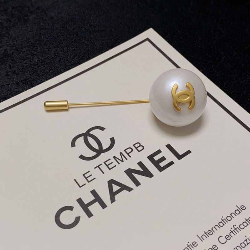 Resilient Chxnxl Brooches 292782