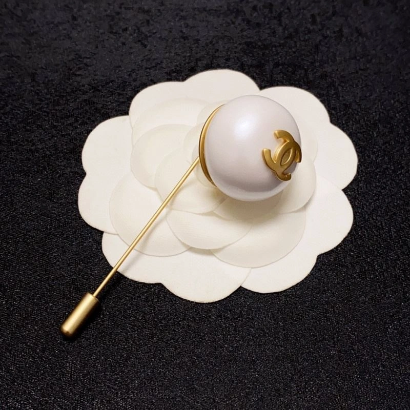 Resilient Chxnxl Brooches 292782