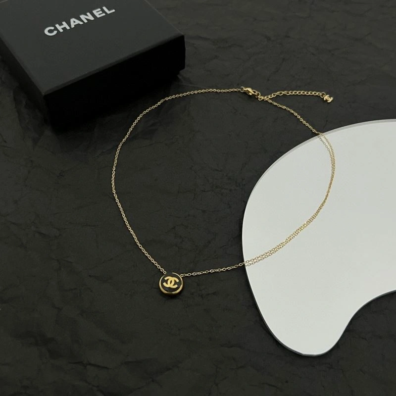 Stylish Chxnxl Brooches 292781