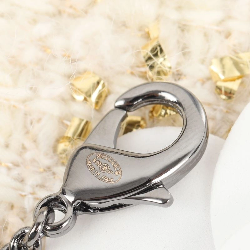EyeCatching Chxnxl Brooches 292771