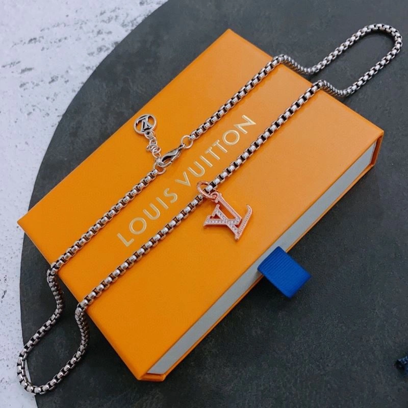 Fashionable LX Necklaces 311501