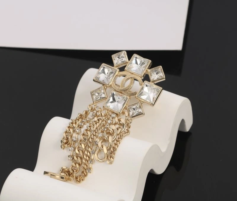 Lightweight Chxnxl Brooches 292762
