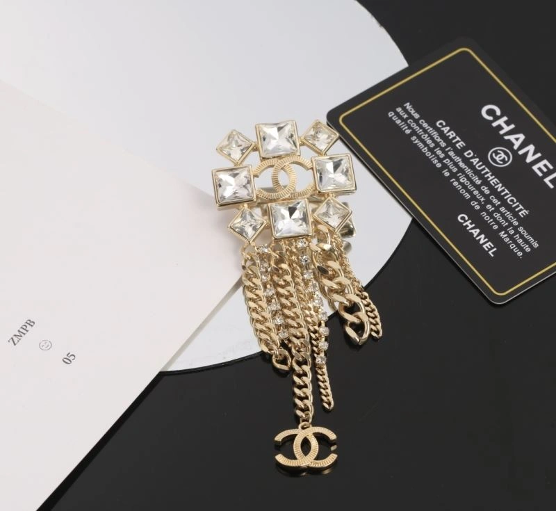 Lightweight Chxnxl Brooches 292762