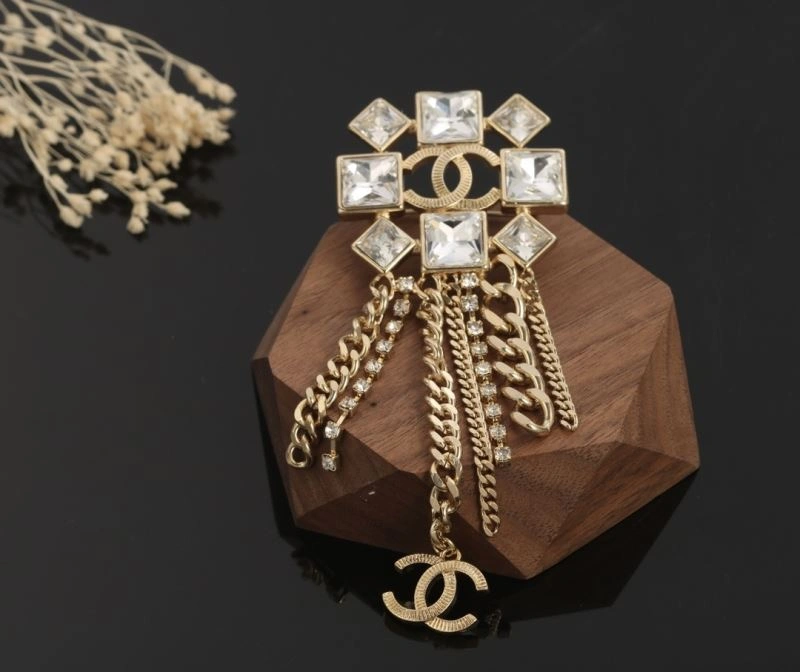 Lightweight Chxnxl Brooches 292762