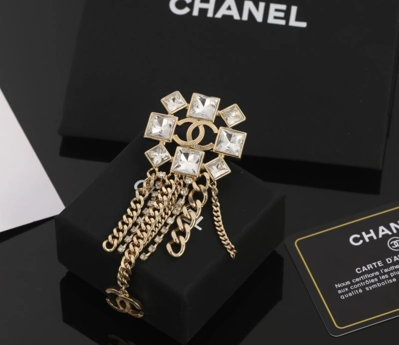 Lightweight Chxnxl Brooches 292762