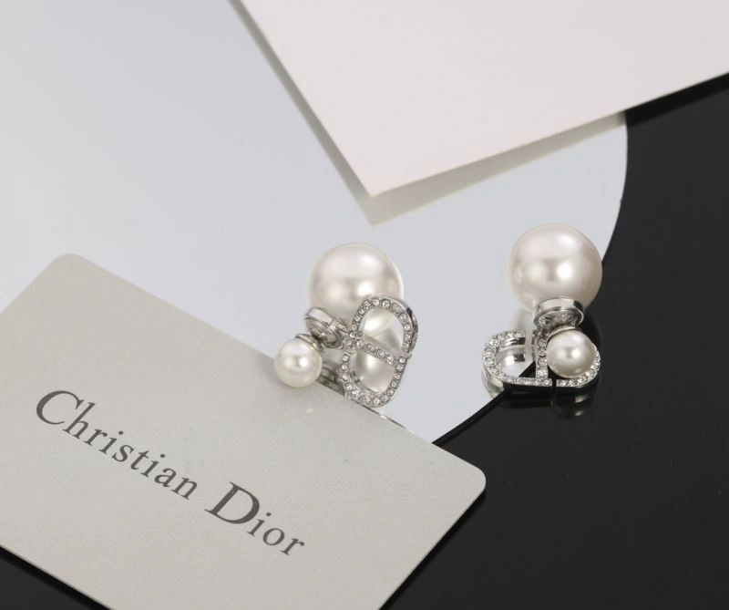 Christian Dxxr Earrings Elegant 295360