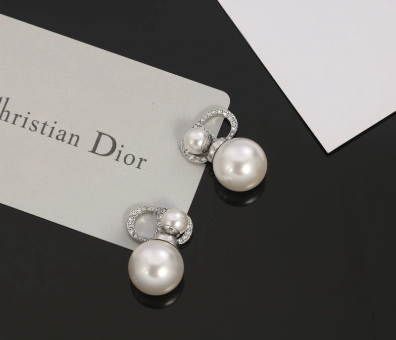 Christian Dxxr Earrings Elegant 295360