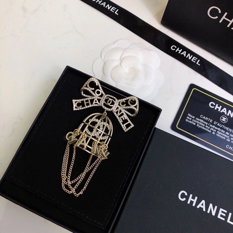 HighQuality Chxnxl Brooches 292750