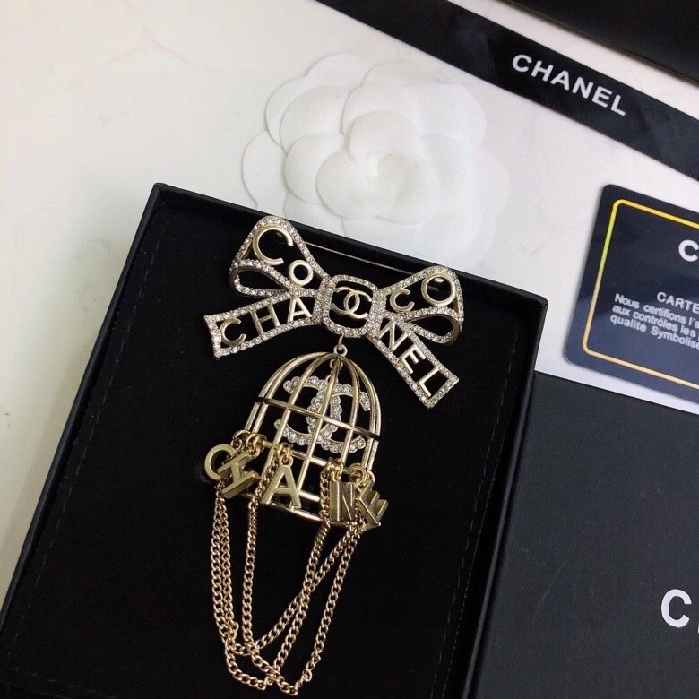 HighQuality Chxnxl Brooches 292750