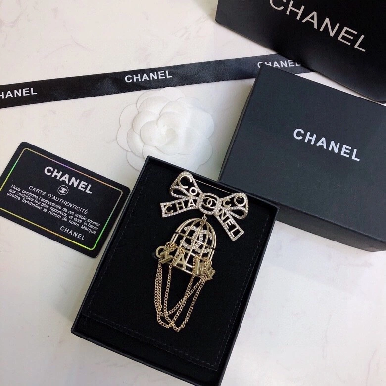 HighQuality Chxnxl Brooches 292750