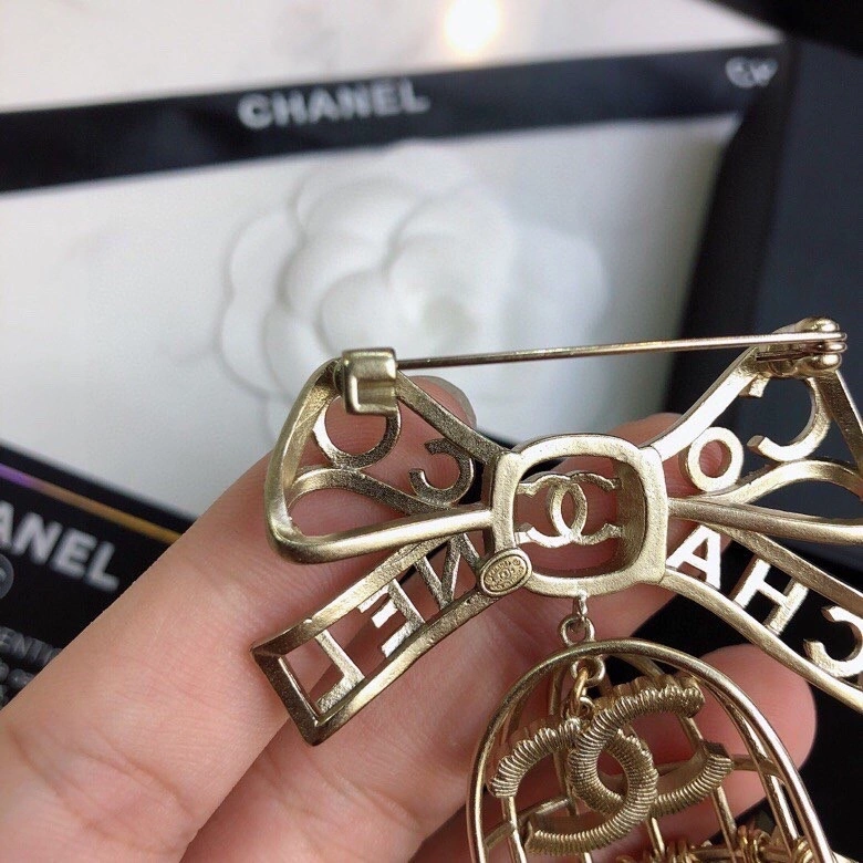 HighQuality Chxnxl Brooches 292750