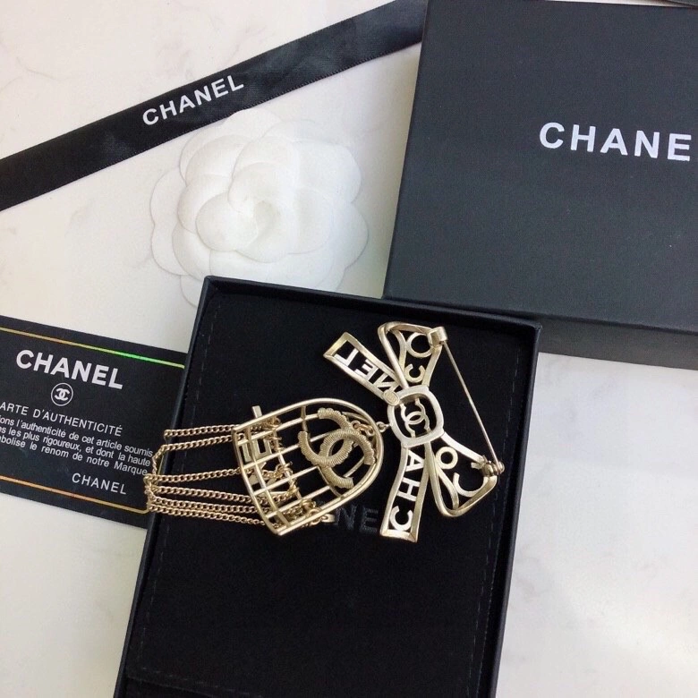 HighQuality Chxnxl Brooches 292750