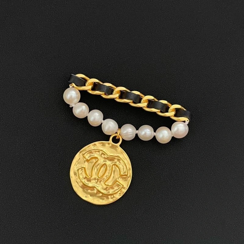 Lightweight Chxnxl Brooches 292747