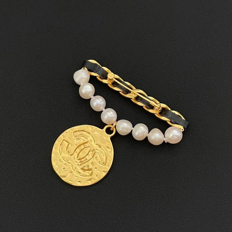 Lightweight Chxnxl Brooches 292747