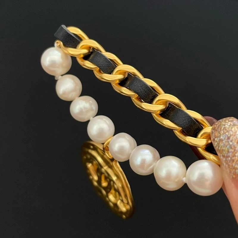 Lightweight Chxnxl Brooches 292747