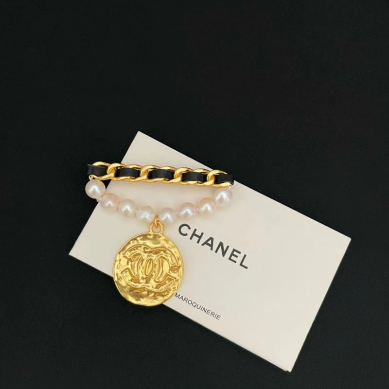 Lightweight Chxnxl Brooches 292747