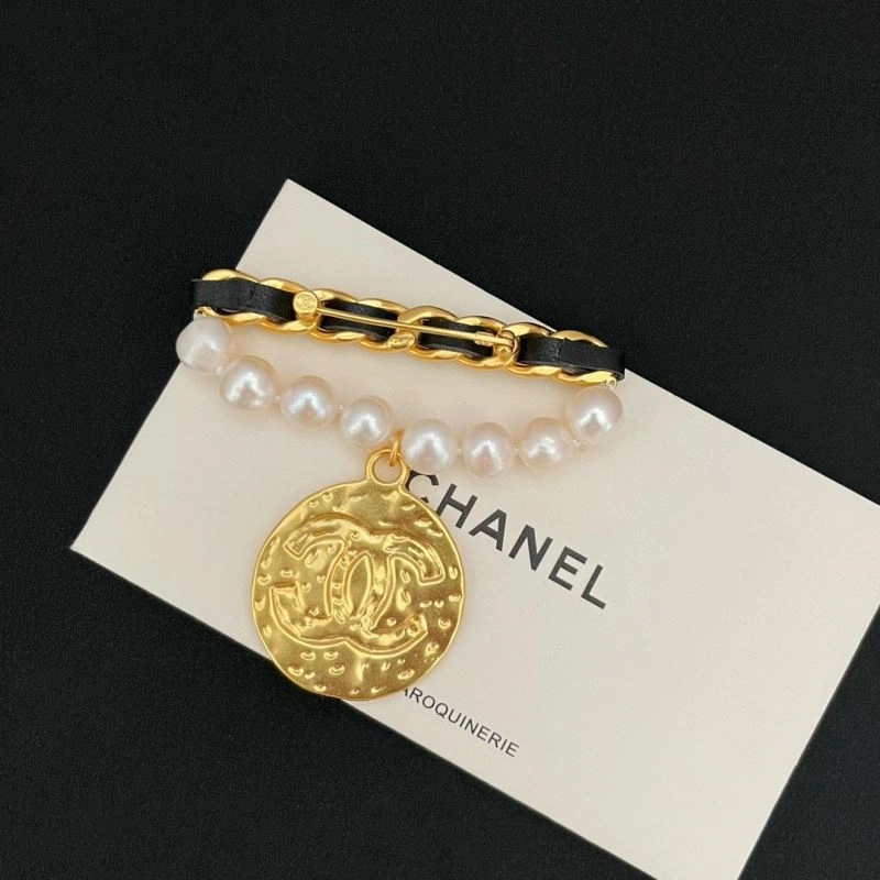 Lightweight Chxnxl Brooches 292747