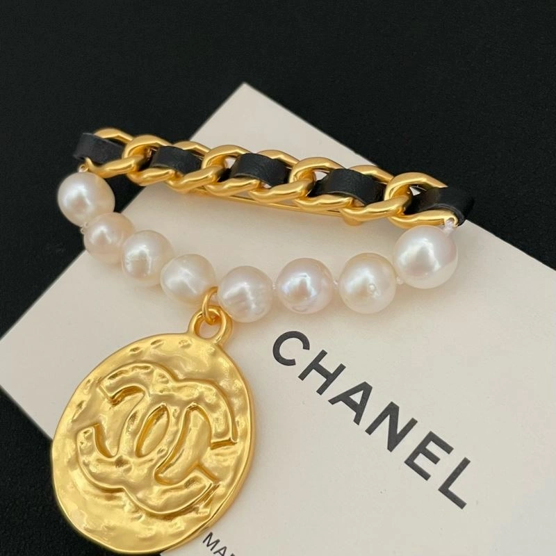 Lightweight Chxnxl Brooches 292747