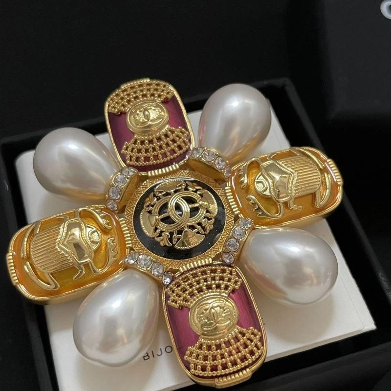 HighQuality Chxnxl Brooches 292745