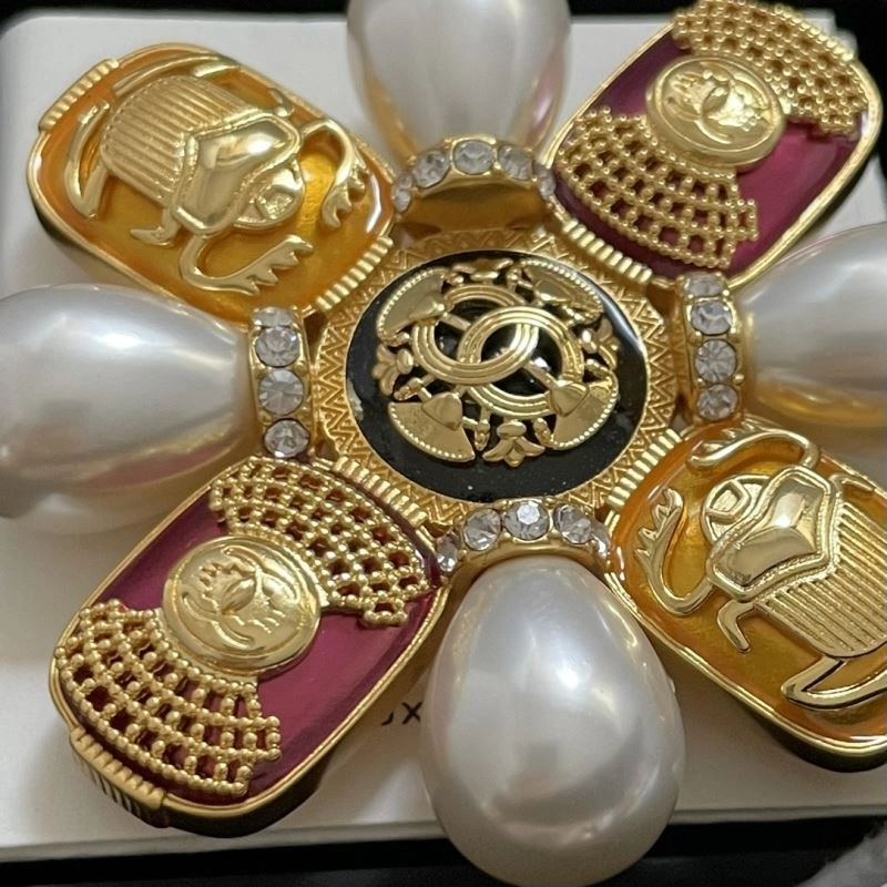 HighQuality Chxnxl Brooches 292745
