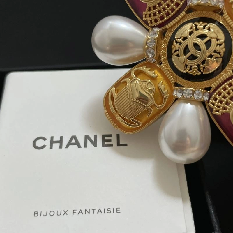 HighQuality Chxnxl Brooches 292745