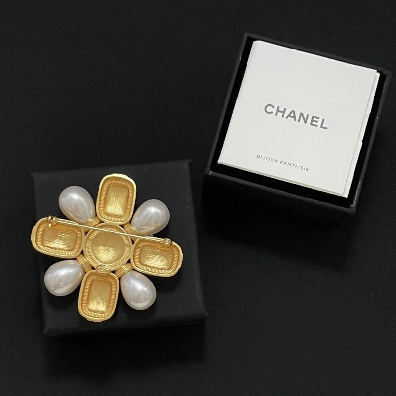 HighQuality Chxnxl Brooches 292745
