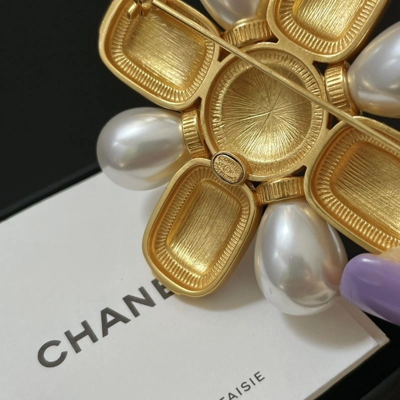 HighQuality Chxnxl Brooches 292745