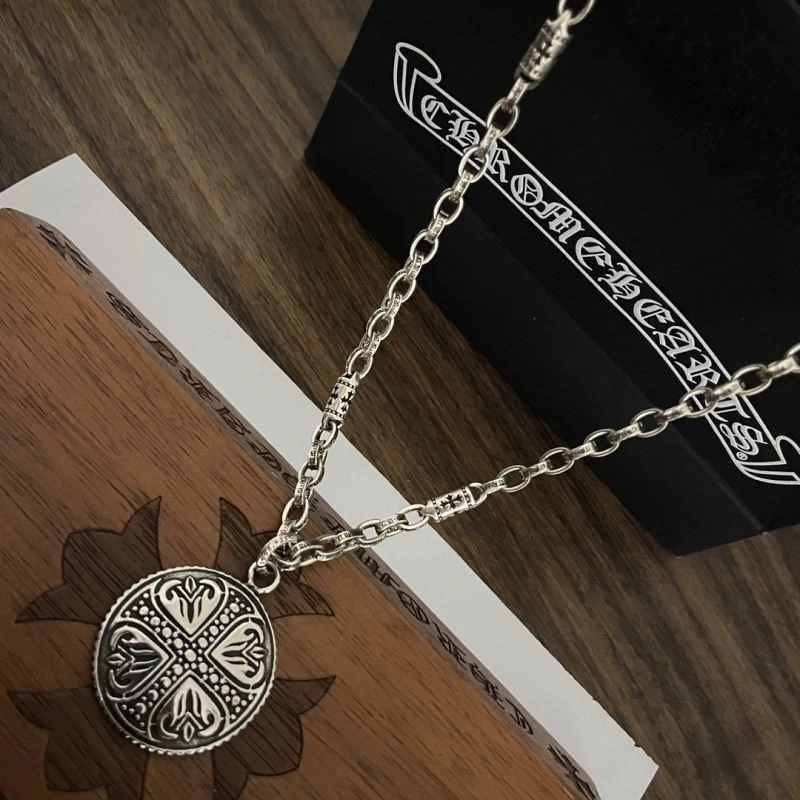 GoAnywhere Chrxmx Hxxrts Necklaces 300931