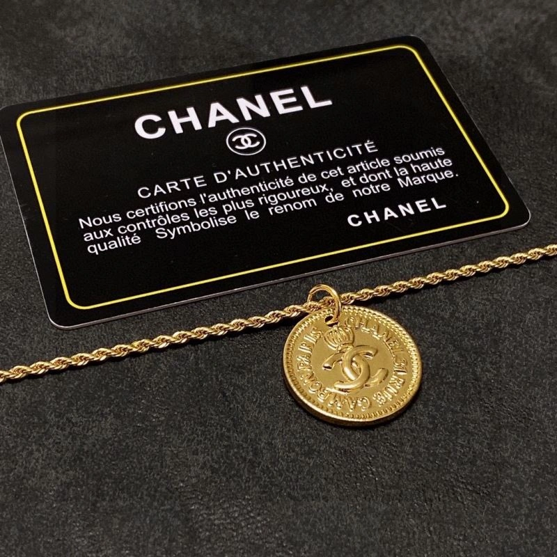 Stylish Chxnxl Brooches 292734