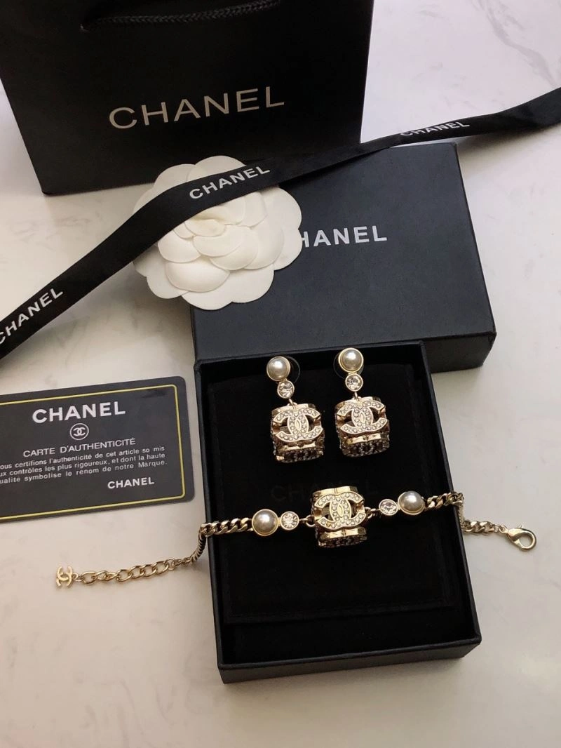Bright Chxnxl Bracelets 293095