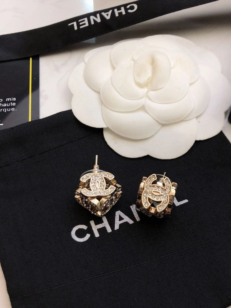 Fashionable Chxnxl Earrings 291608
