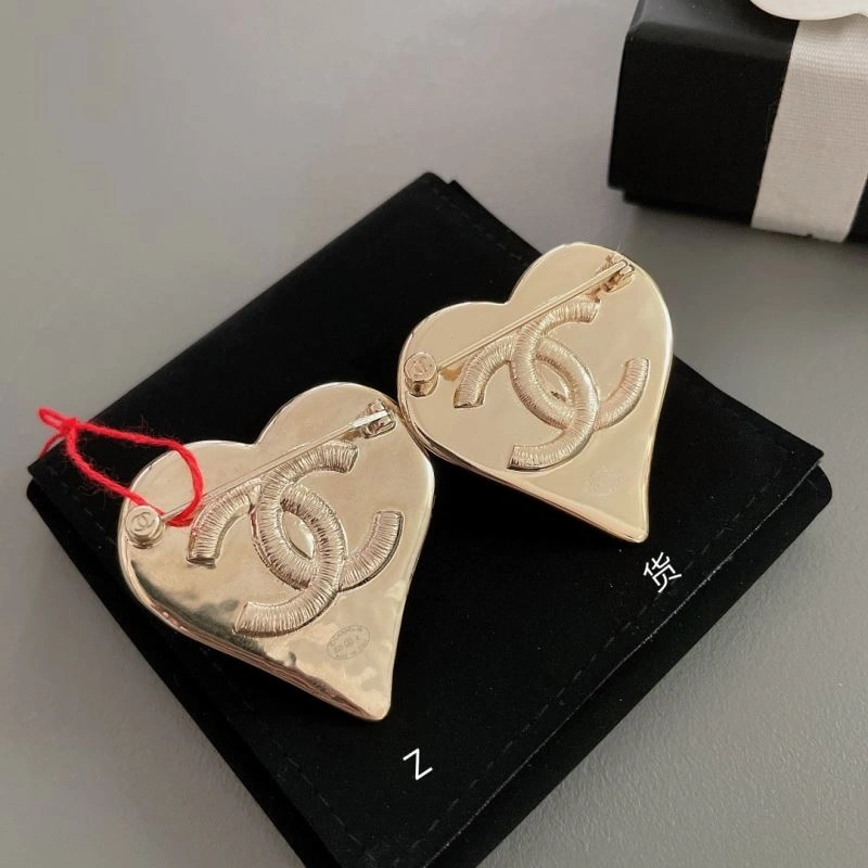 Lightweight Chxnxl Brooches 292721