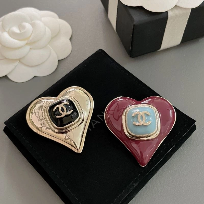 Lightweight Chxnxl Brooches 292721