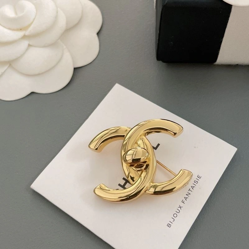 WellDesigned Chxnxl Brooches 292731