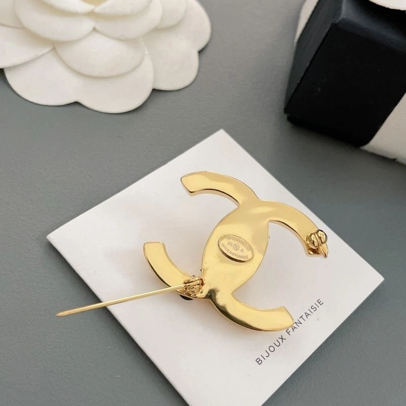 WellDesigned Chxnxl Brooches 292731