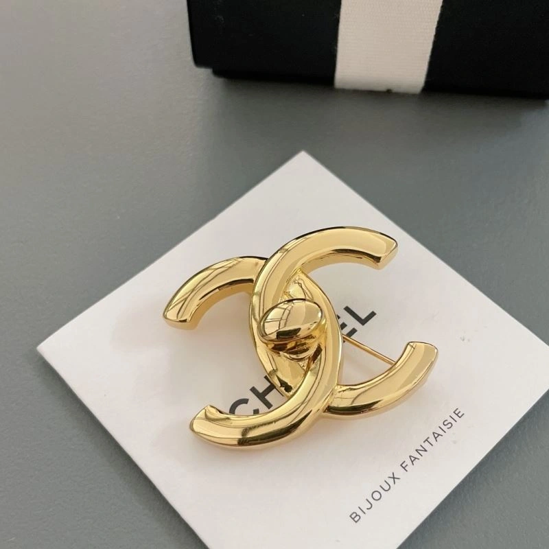 WellDesigned Chxnxl Brooches 292731