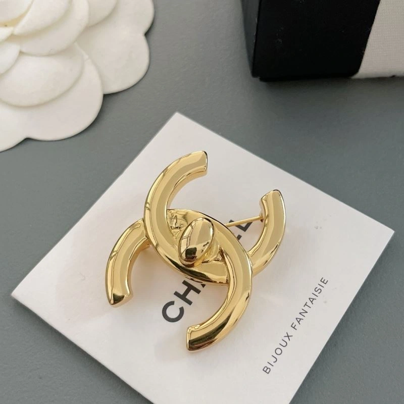 WellDesigned Chxnxl Brooches 292731