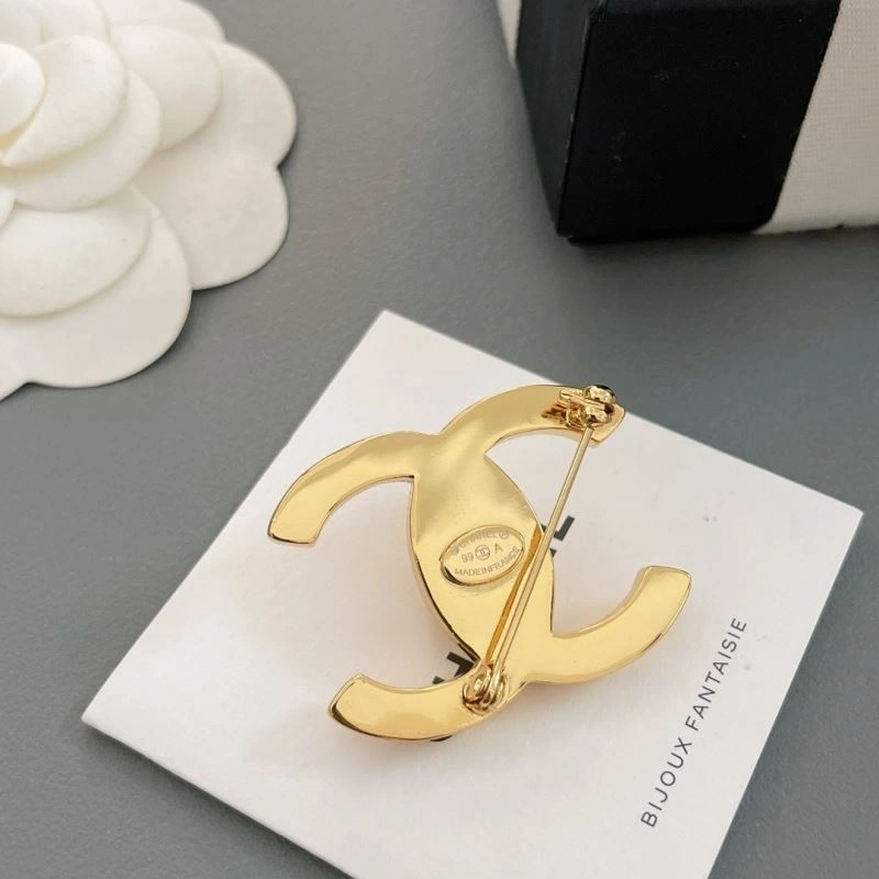WellDesigned Chxnxl Brooches 292731
