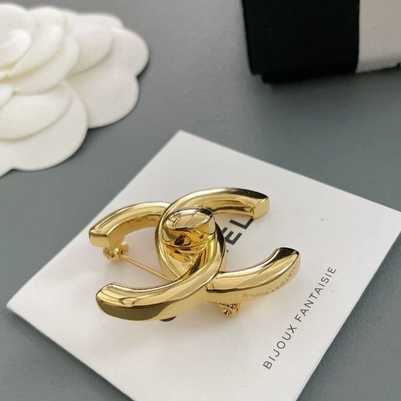 WellDesigned Chxnxl Brooches 292731