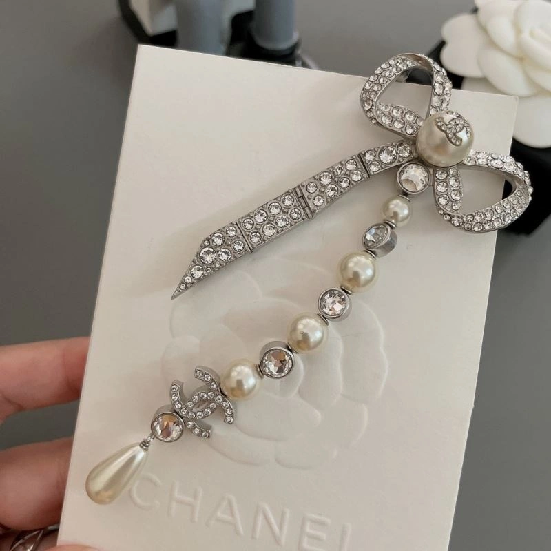 NewStyle Chxnxl Brooches 292704