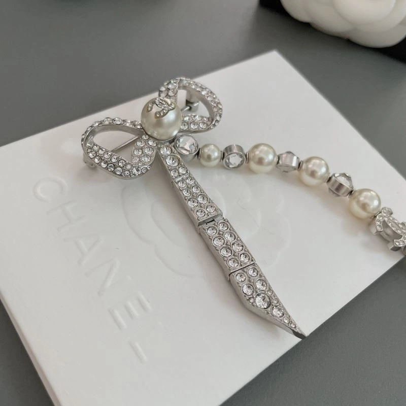NewStyle Chxnxl Brooches 292704