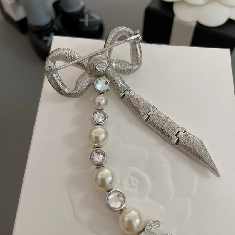 NewStyle Chxnxl Brooches 292704