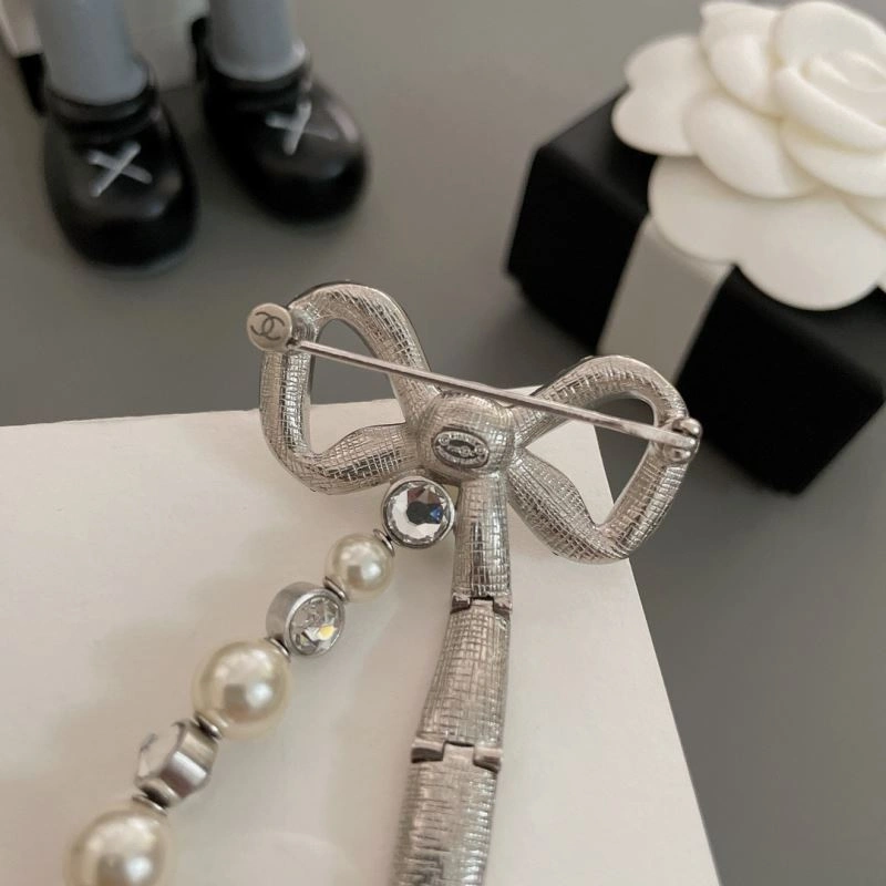 NewStyle Chxnxl Brooches 292704