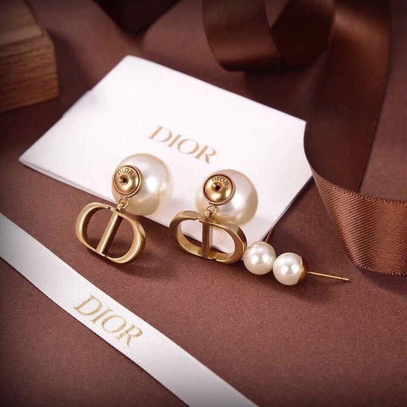 HighQuality Christian Dxxr Earrings 295340