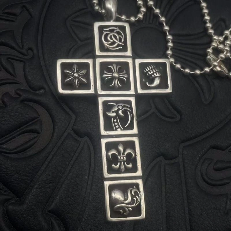 Chrxmx Hxxrts Necklaces DailyWear 300888